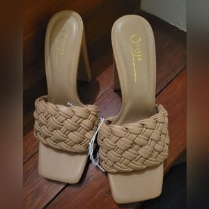 High heels Sandals Forever 21 Size 8 NWT